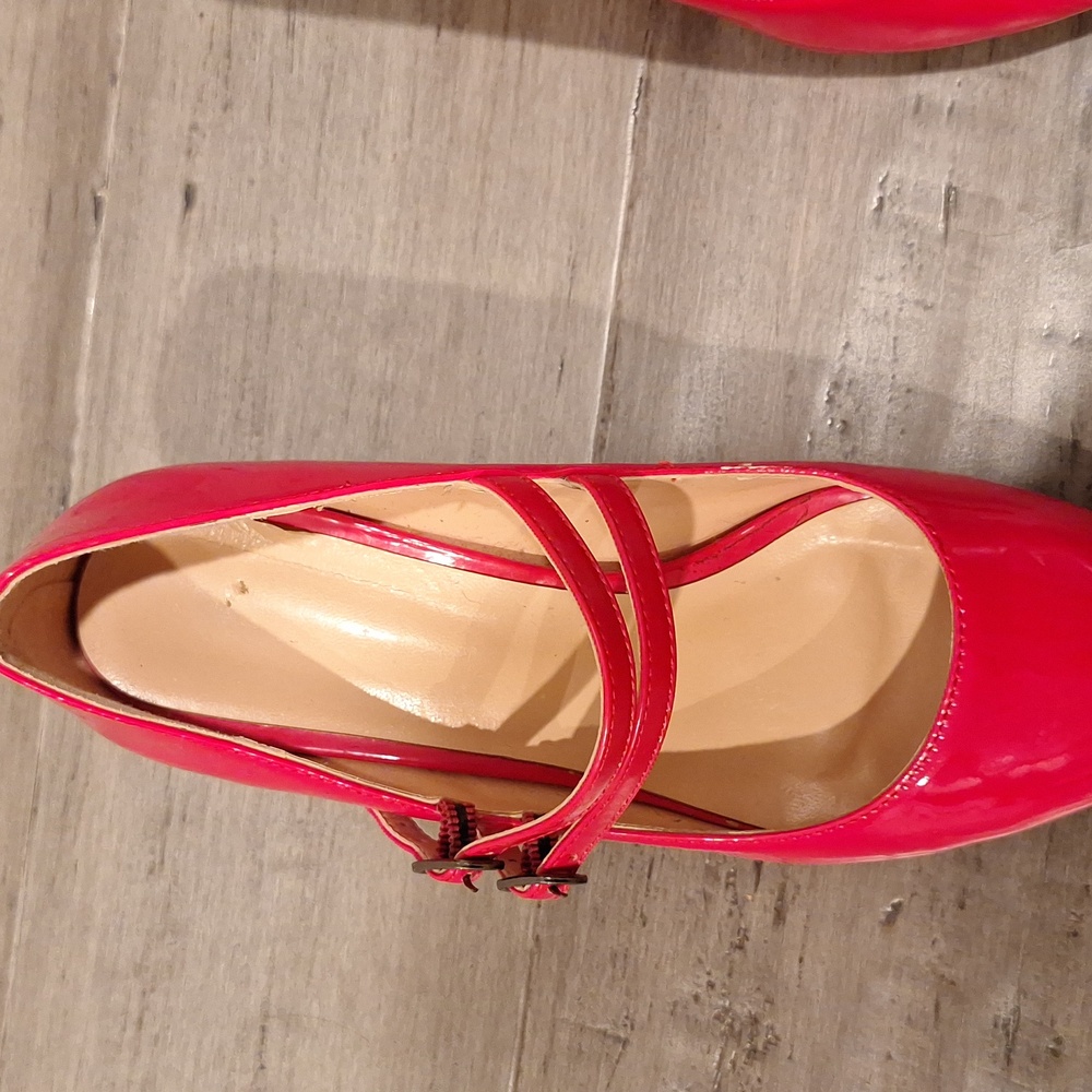 Elegant Red Patent Leather Women's Shoes - Picture 6 of 9